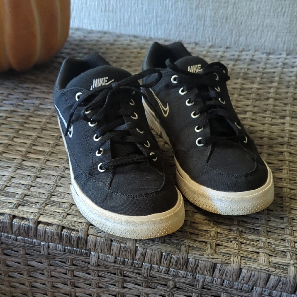 Nike Black and White Canvas Sneakers Size 9